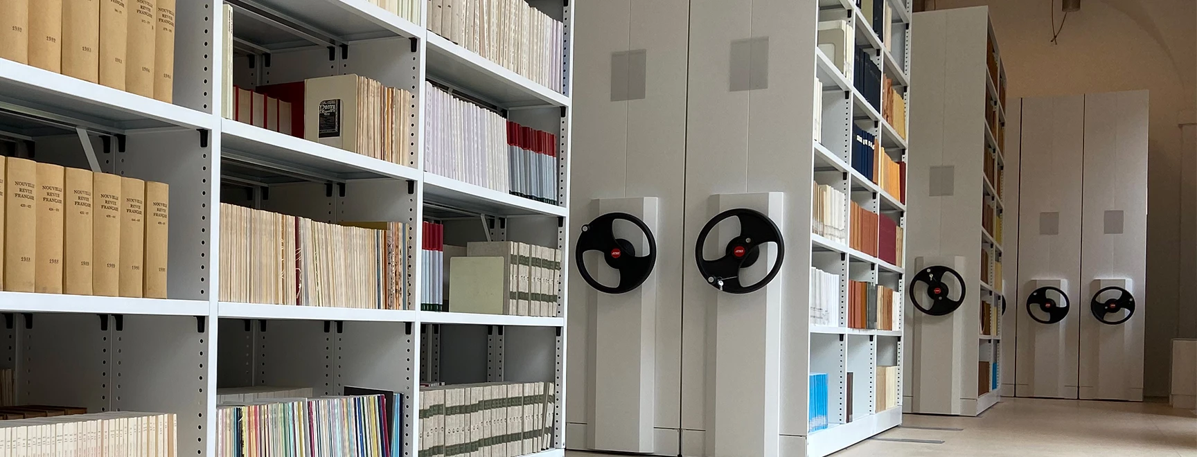 More storage, less space - smart shelving solution